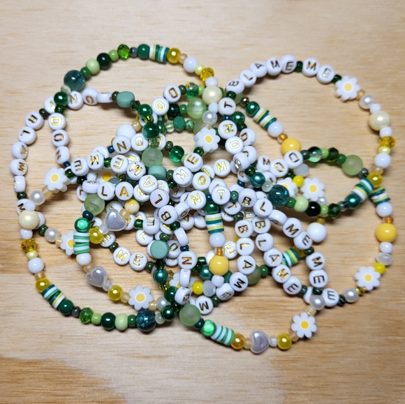 Don't Blame Me- Taylor Swift Friendship Bracelet, Size 6" - Picture 3 of 3